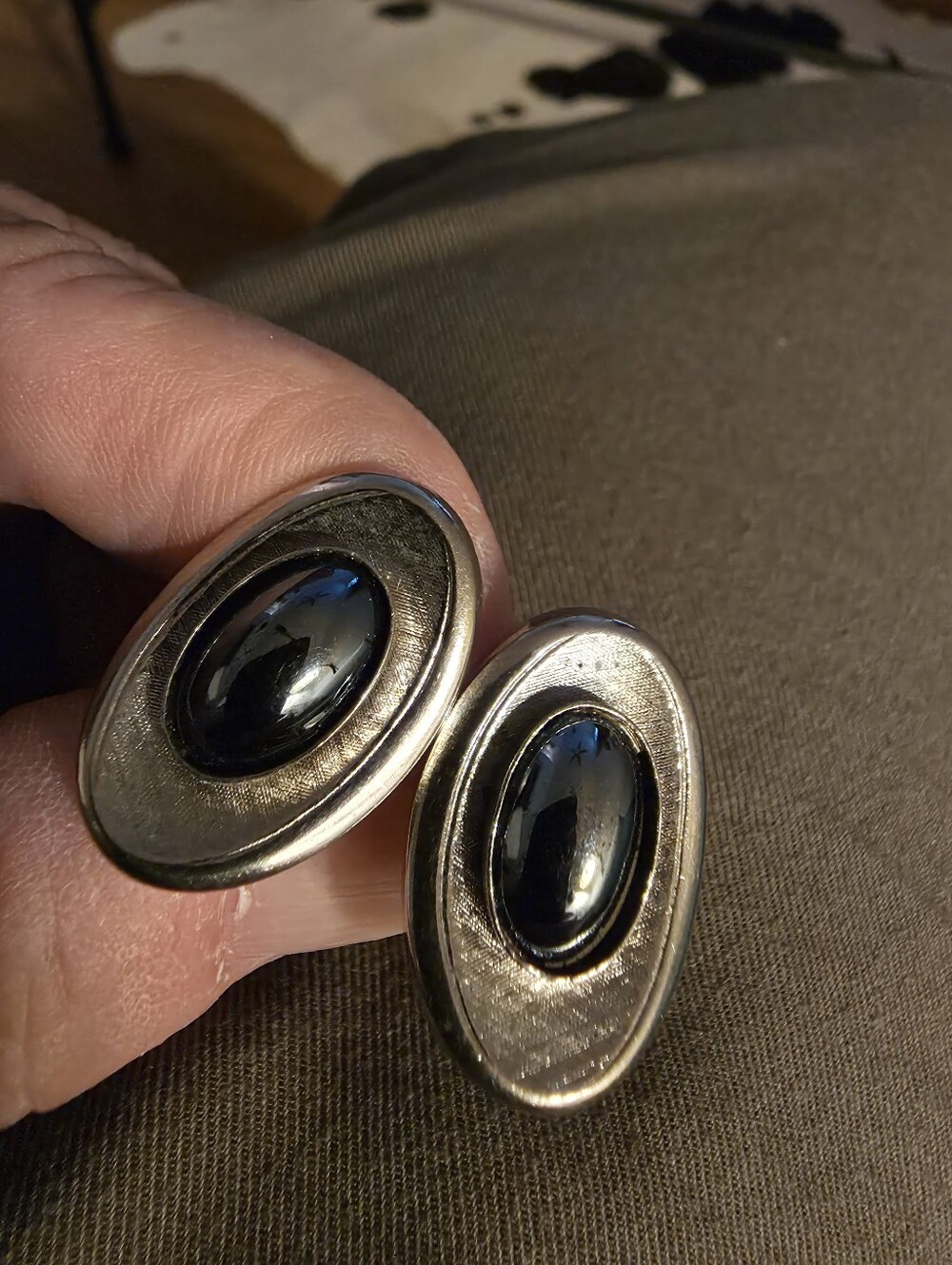 Sophisticated silver-toned metal cufflinks Oblong With Black Stone Midcentury
